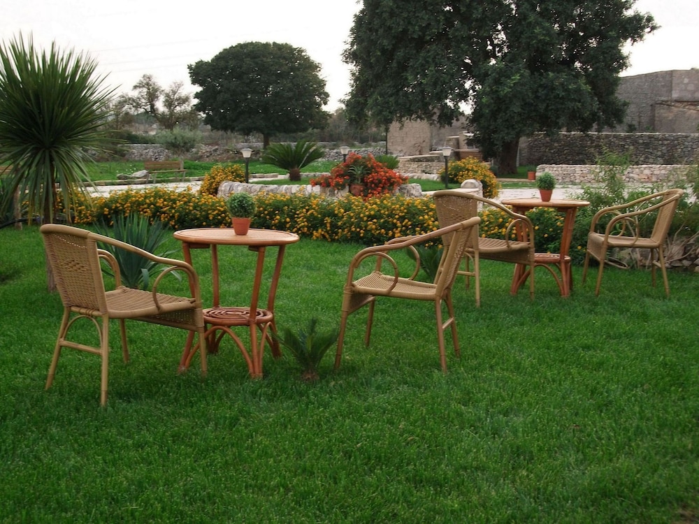 Artemisia Resort 38/43