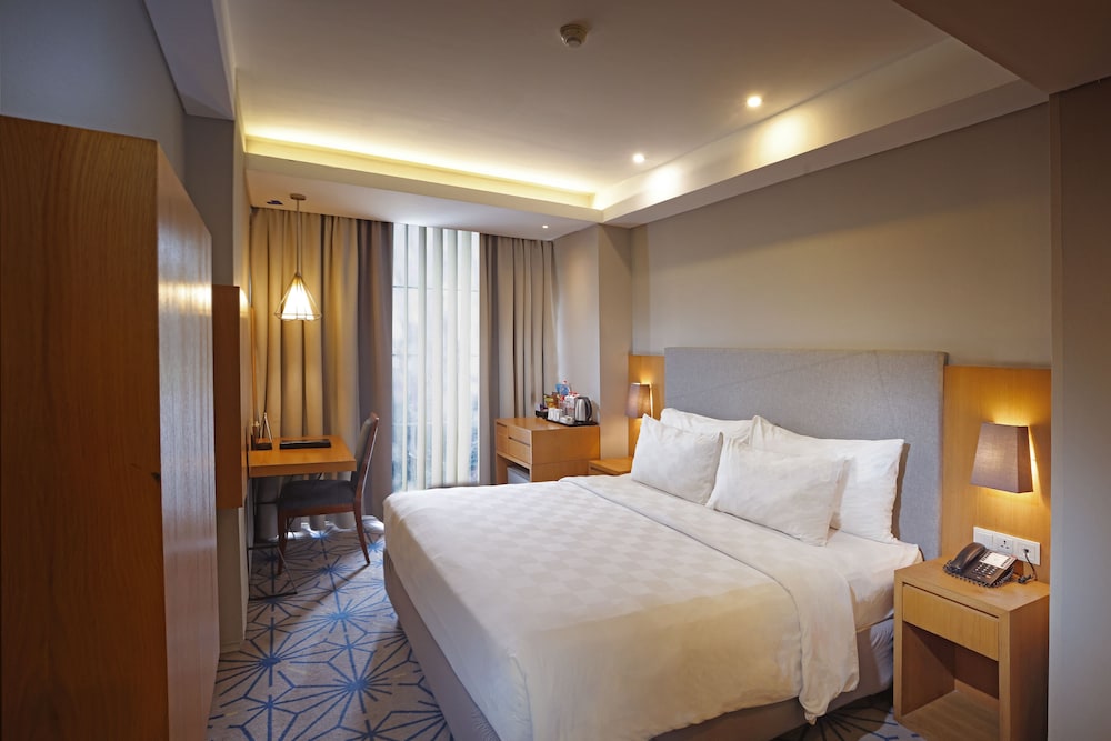 Swiss-Belhotel Pondok Indah 24/69
