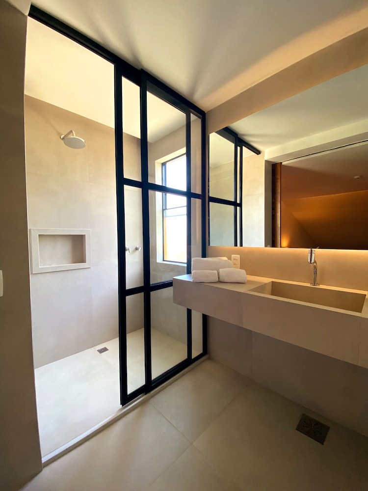 Carmel Charme Resort 52/90