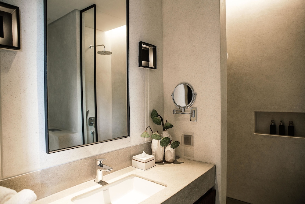 Treeline Urban Resort 48/48