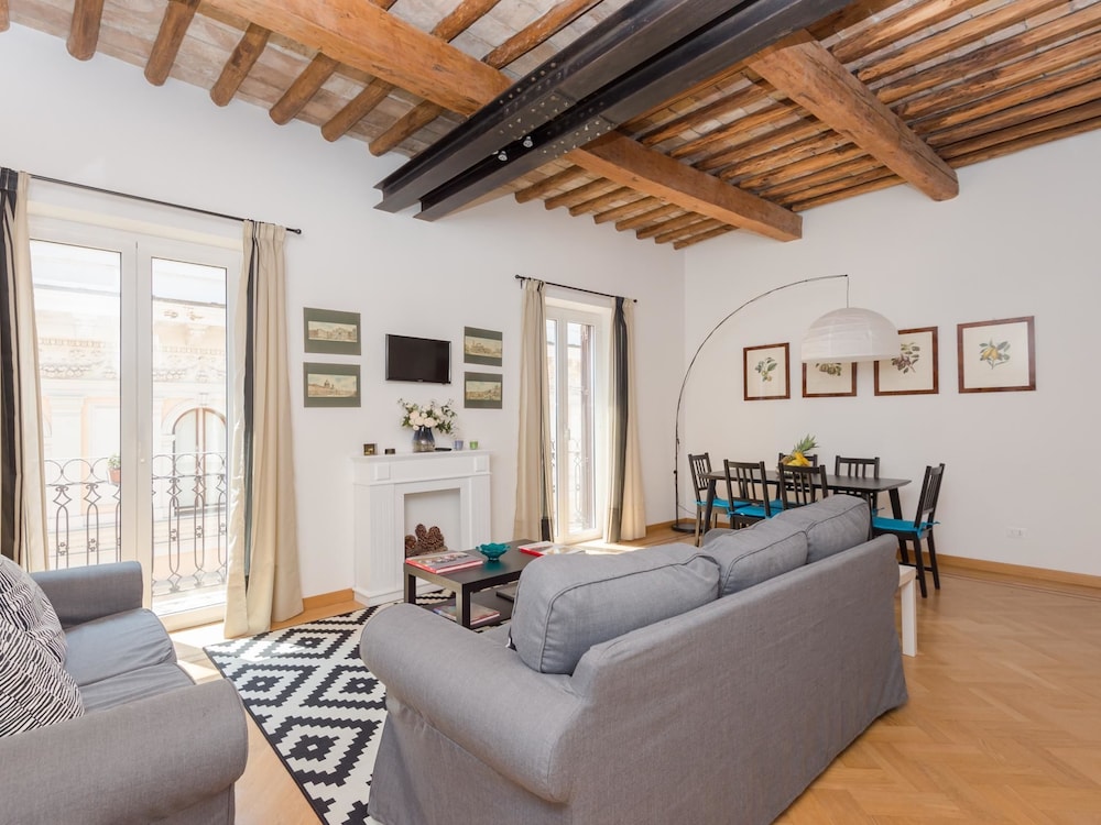 RSH Trevi Fountain Luxury Apartment 21/39