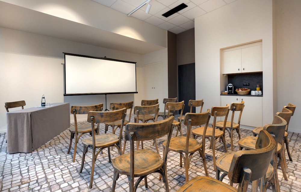 Ibis Vichy 54/59