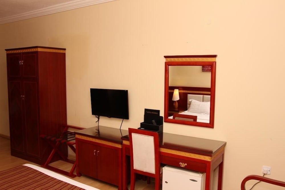 Hotel Rosebud 41/50