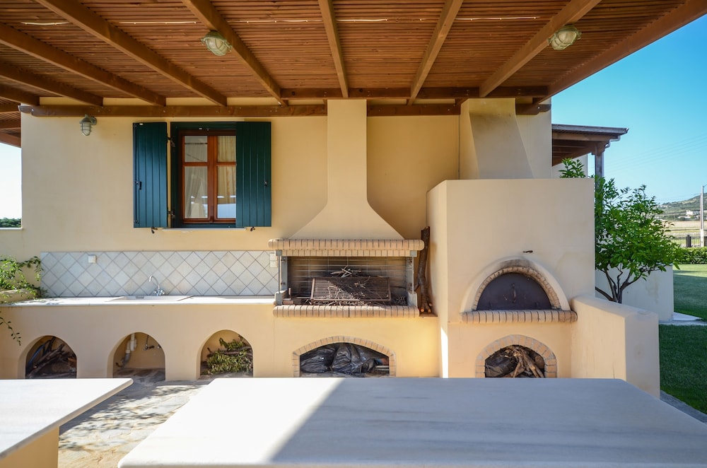 Naxos Cottage 4/50