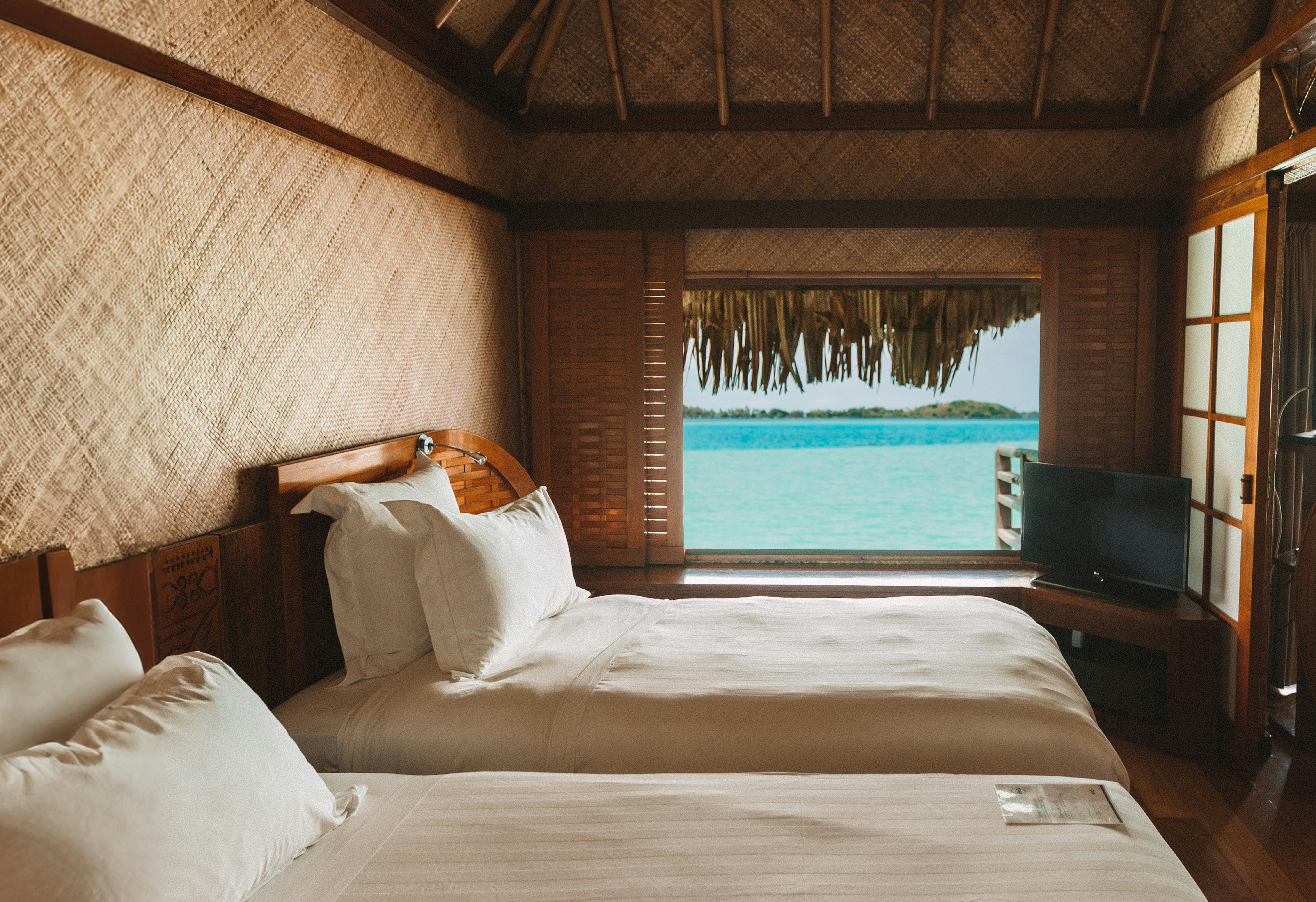 Intercontinental Bora Bora Le Moana Resort 12/81