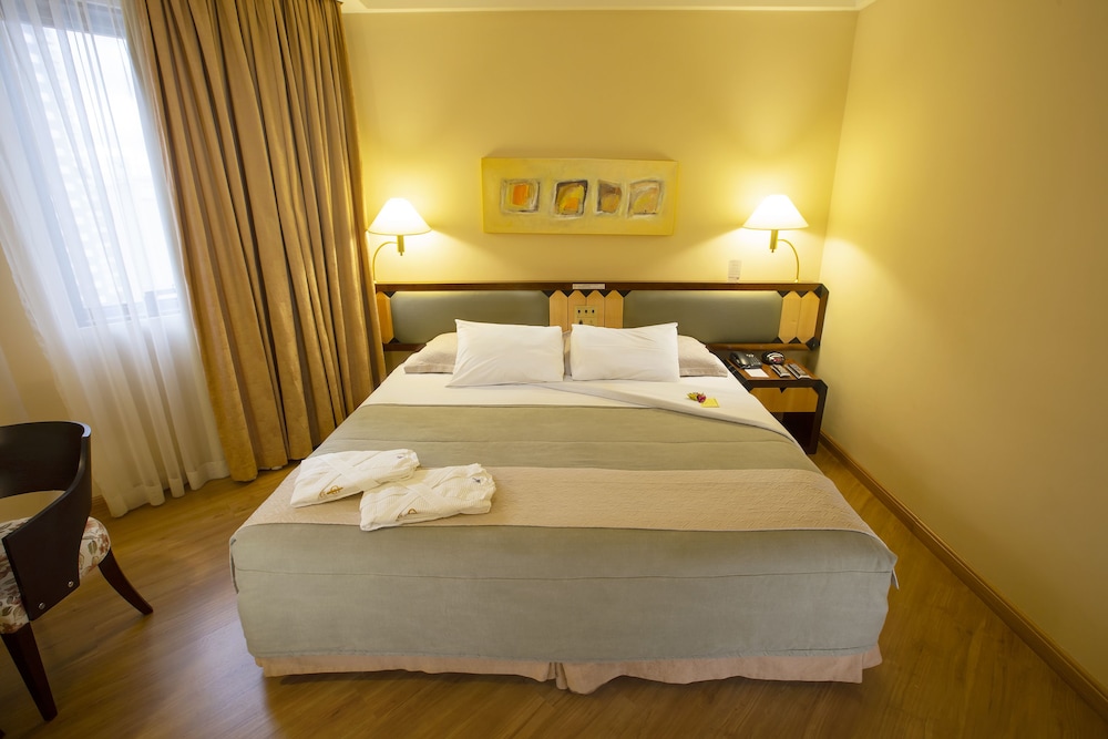 GOLD, DOUBLE BED