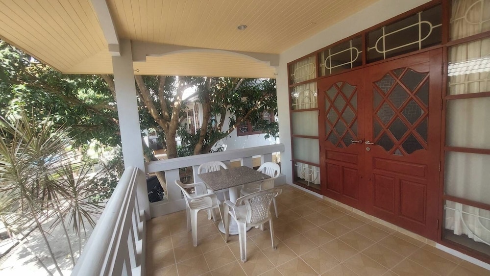 Krisada Beach Resort 27/56