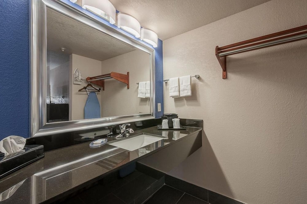 Stratford House Inns - Edmond 16/26
