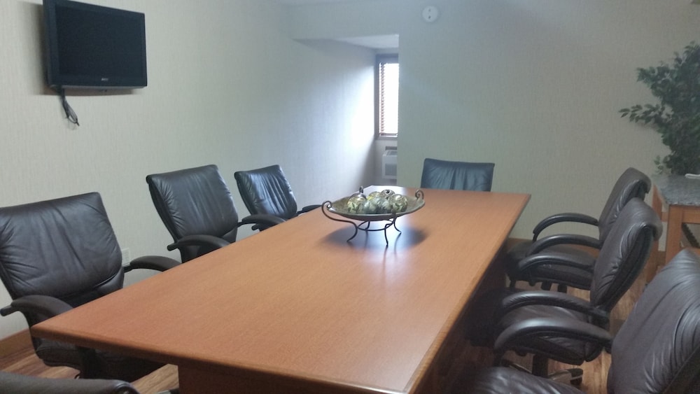 Woodfield Inn and Suites 52/60