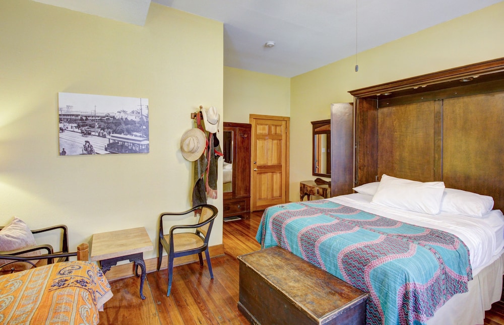 Inn on the Riverwalk 11/50