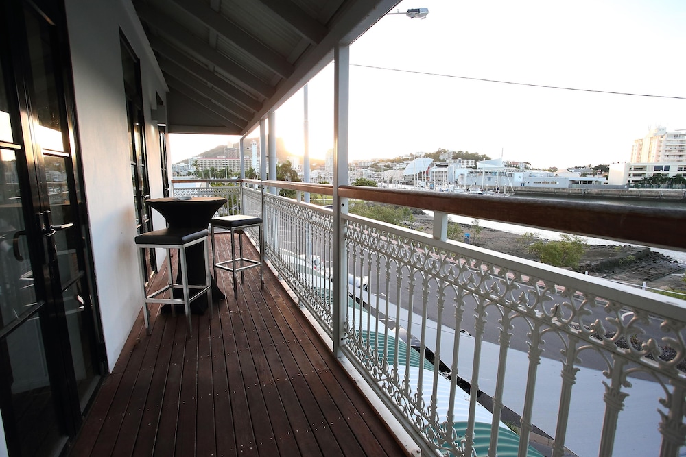 Oaks Townsville Metropole Hotel 4/69