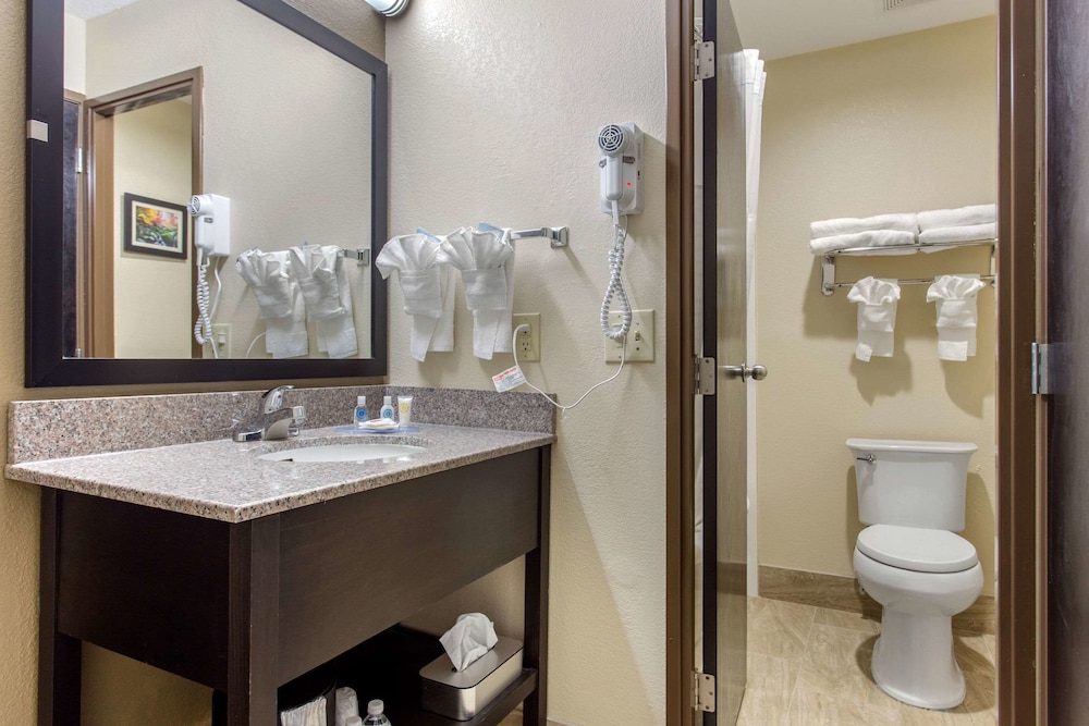 Comfort Inn Asheville East-Blue Ridge Pkwy Access 18/39