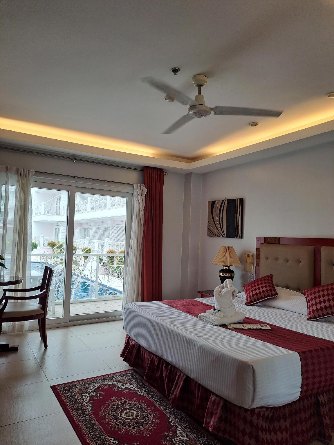 Room, King Bed, Pool Access