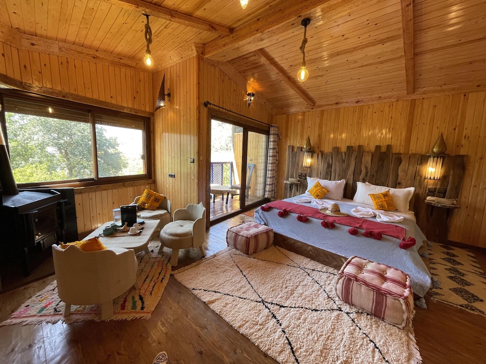 1 BEDROOM, GRAND, DOUBLE OR TWIN BED, GARDEN VIEW