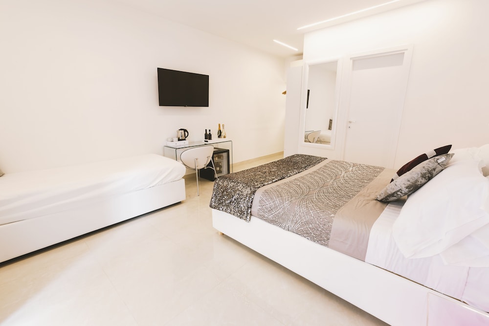 ROOM, QUADRUPLE, PANORAMIC CITY VIEW
