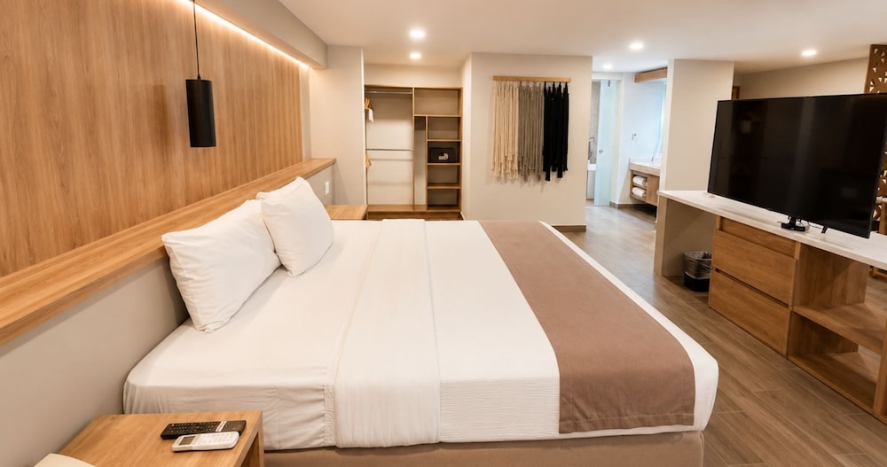La Posada Hotel &amp; Suites 14/68