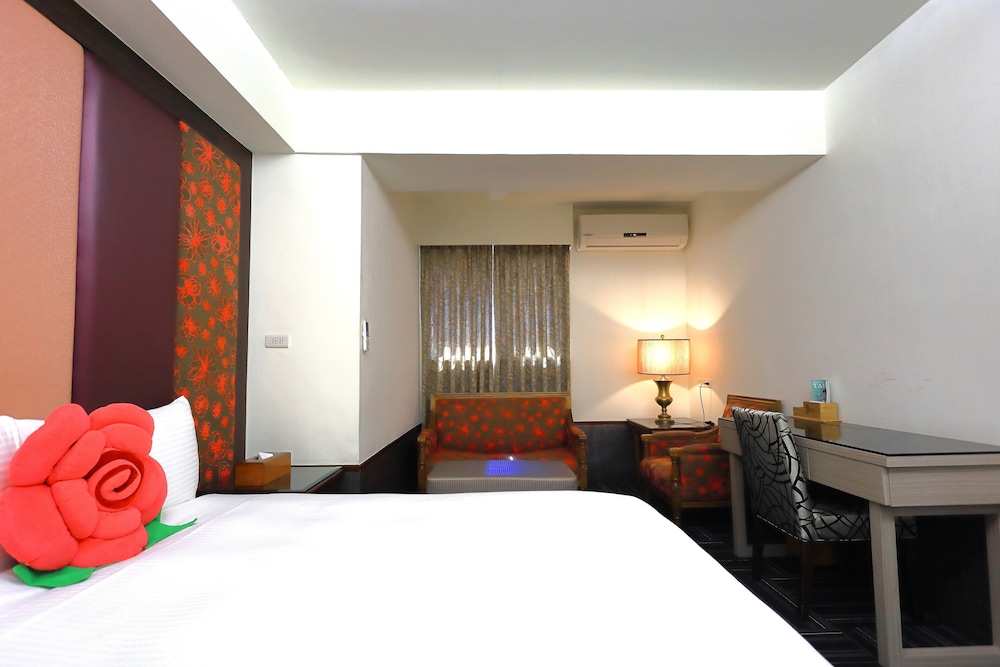 ELITE, QUADRUPLE, 2 QUEEN BEDS
