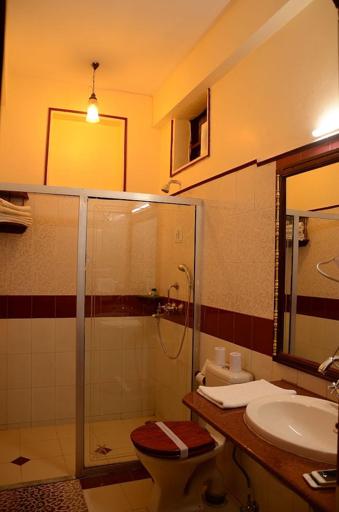 PREMIUM, DOUBLE OR TWIN BED