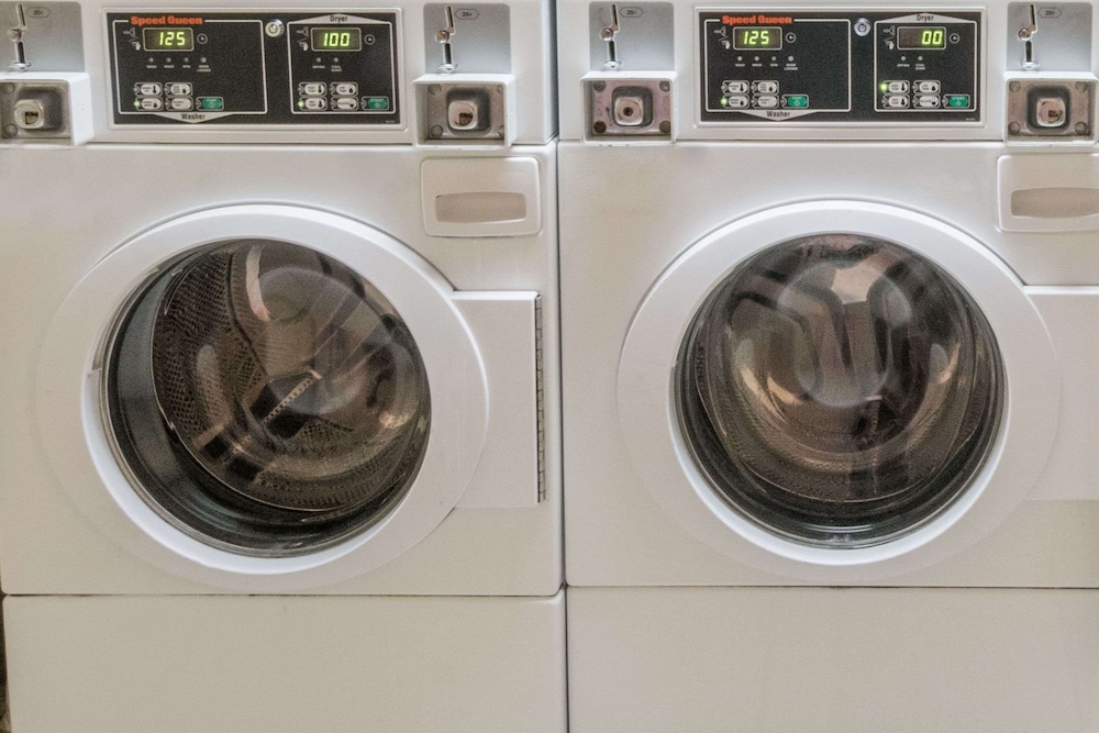 Super 8 by Wyndham Beaumont I-10 South/College St 30/60