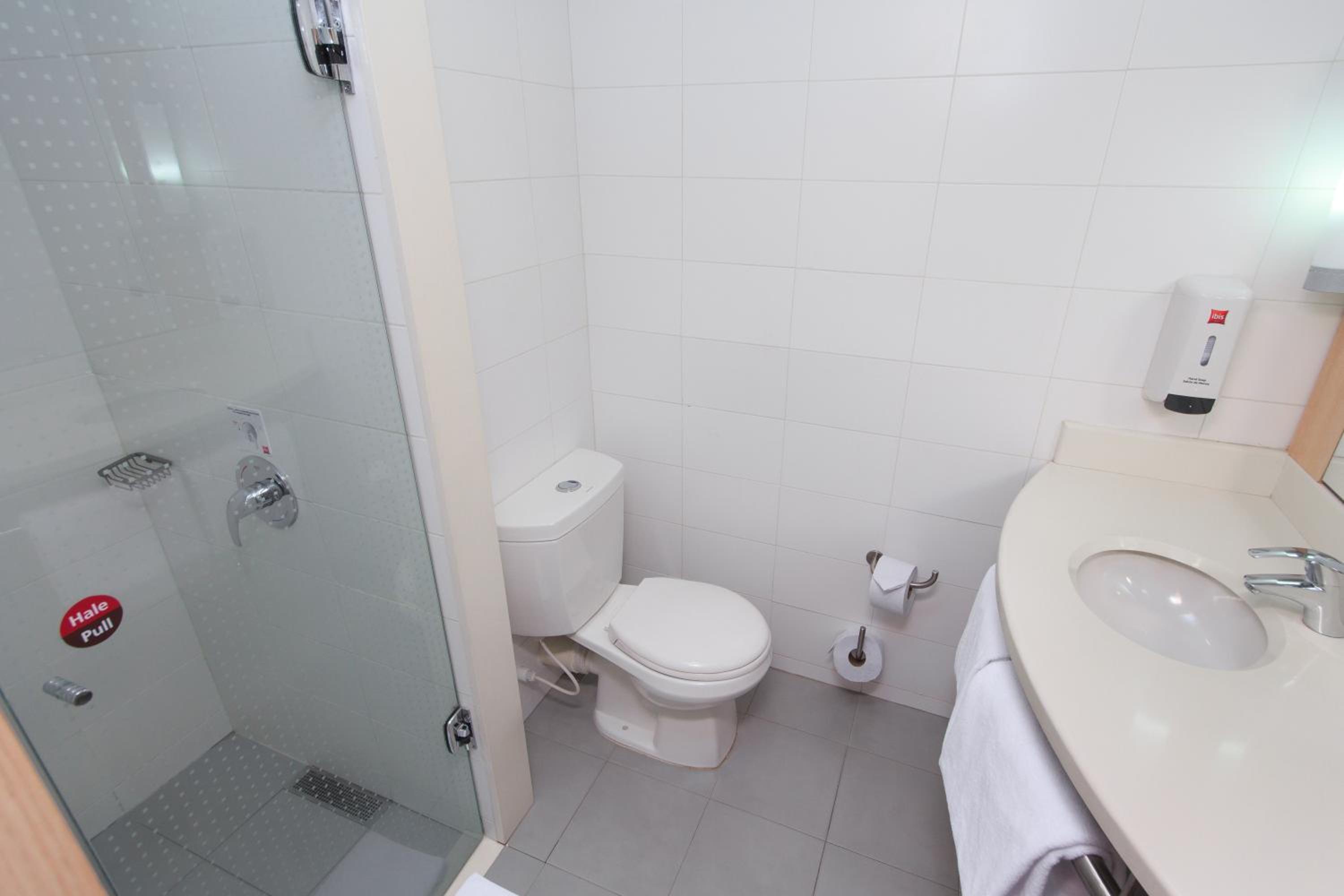 Room, Futon Bed, with Child Extra Bed، Ibis Medellin 7/8