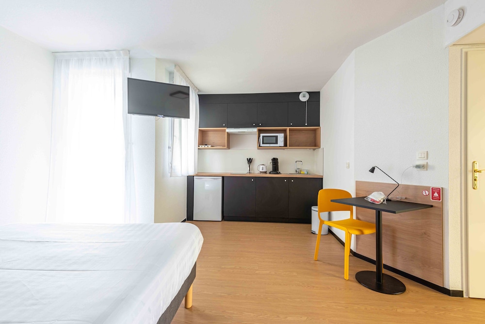 STUDIO, DOUBLE BED