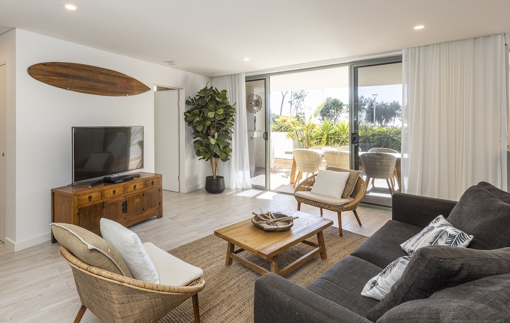 BAY ROYAL APARTMENTS 29/50