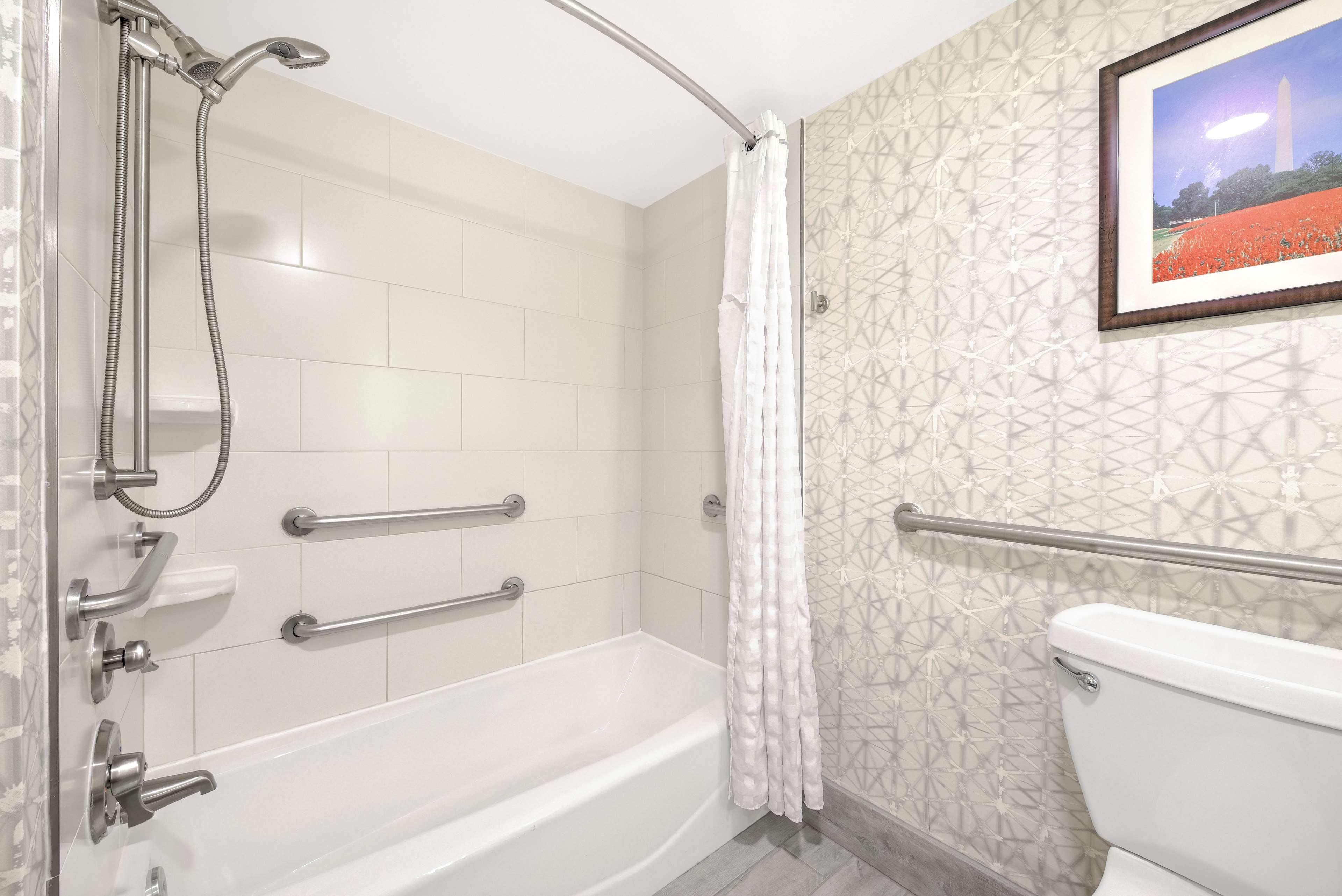 2 ROOMS, SUITE, KING BED, ACCESSIBLE