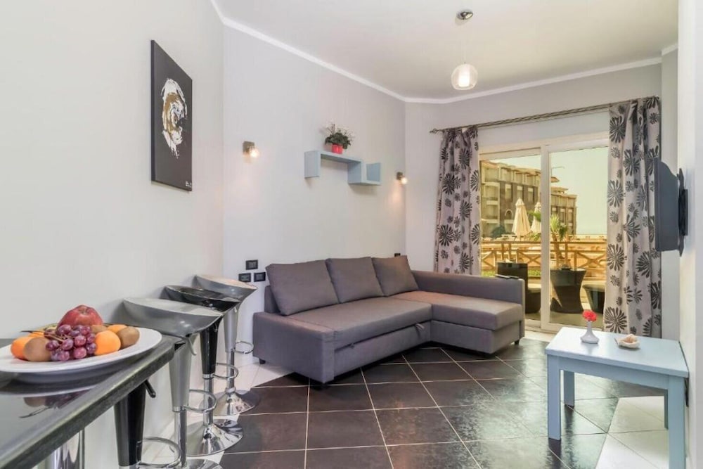 Royal Beach Serviced Apartments 56/75