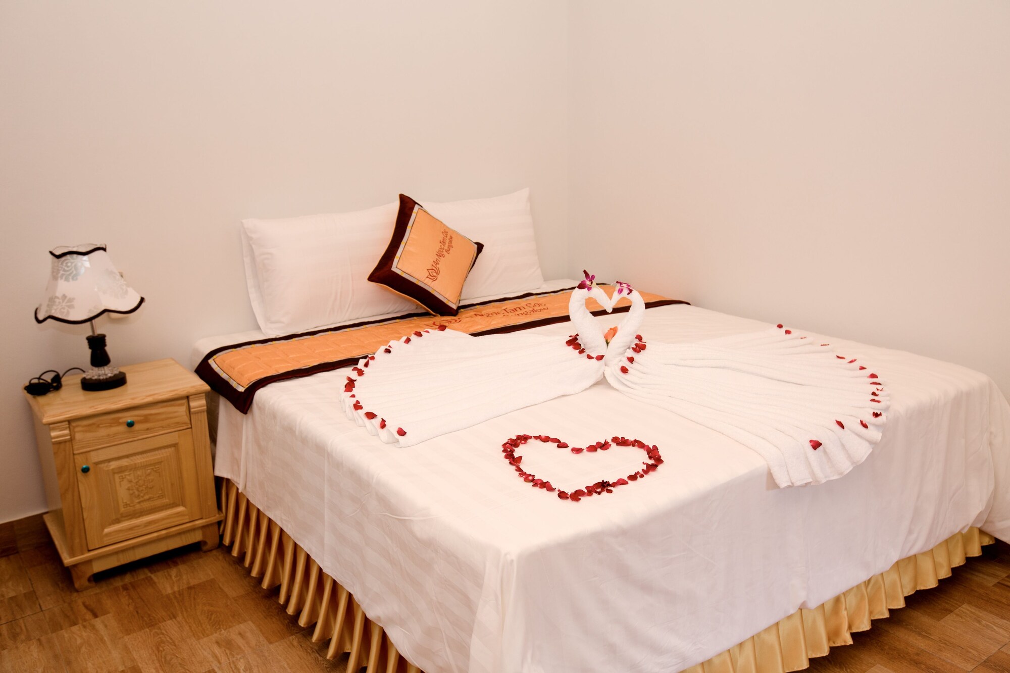 DELUXE, DOUBLE BED