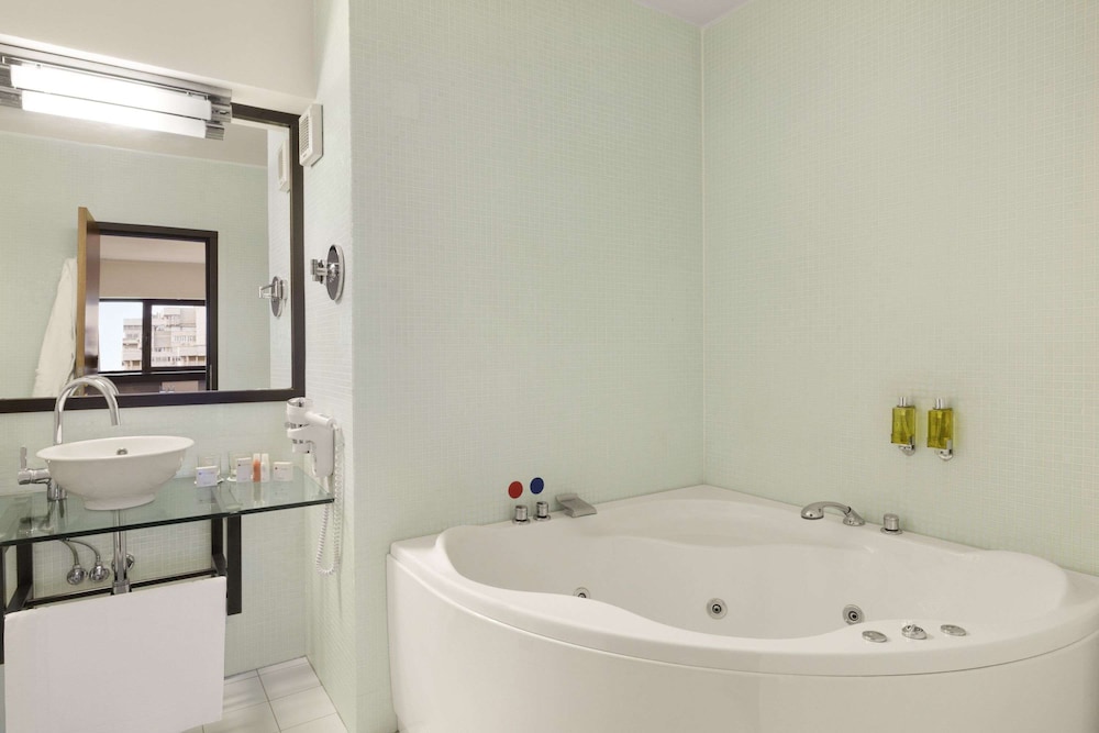 Ramada by Wyndham Iasi City Centre 9/43