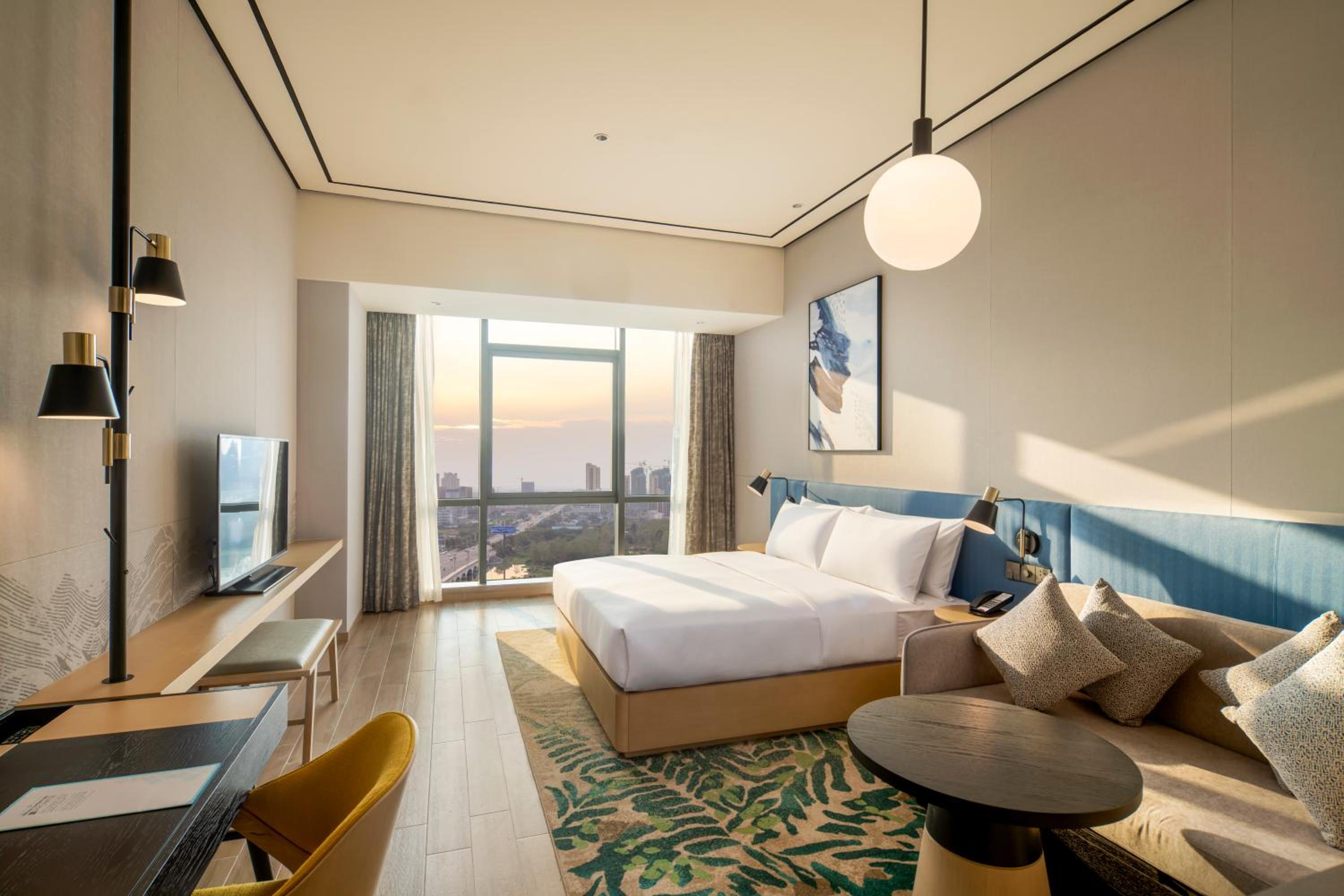 غرفة بسرير كينج مع أريكة، Hilton Garden Inn Changde Dingcheng 2/5