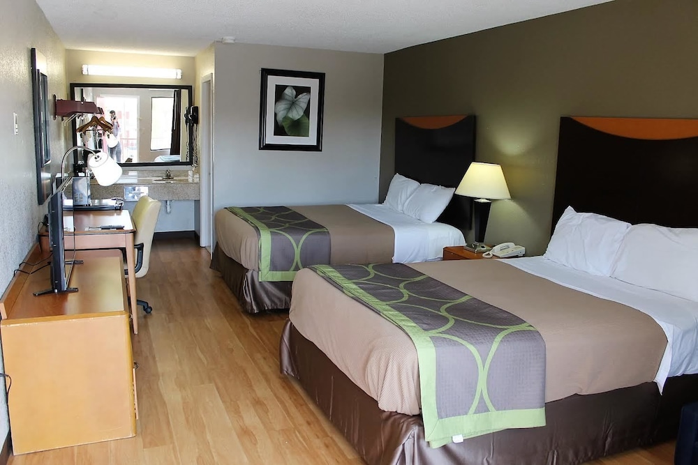 Super 8 By Wyndham Fredericksburg 17/28