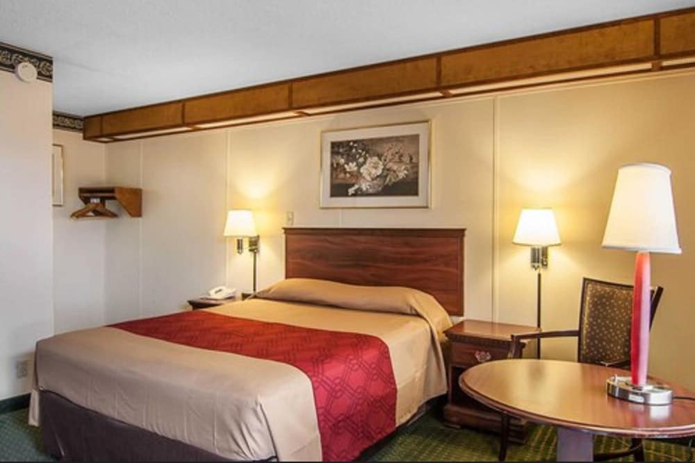 Econo Lodge Convention Center 6/39