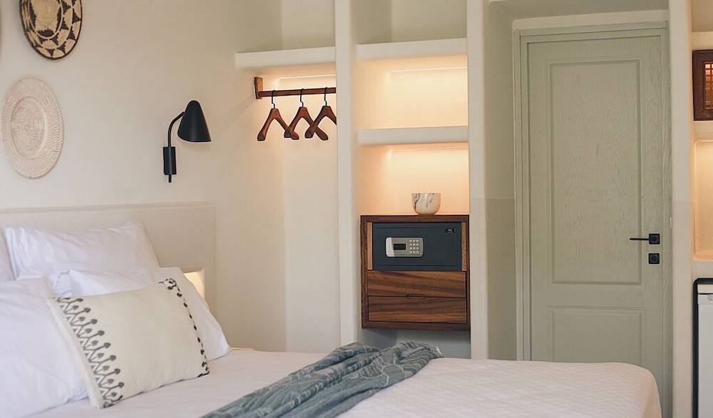 Pilos Suites 7/50
