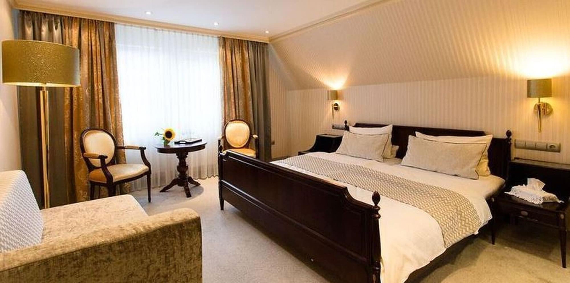 Superior, King Bed, Sofa