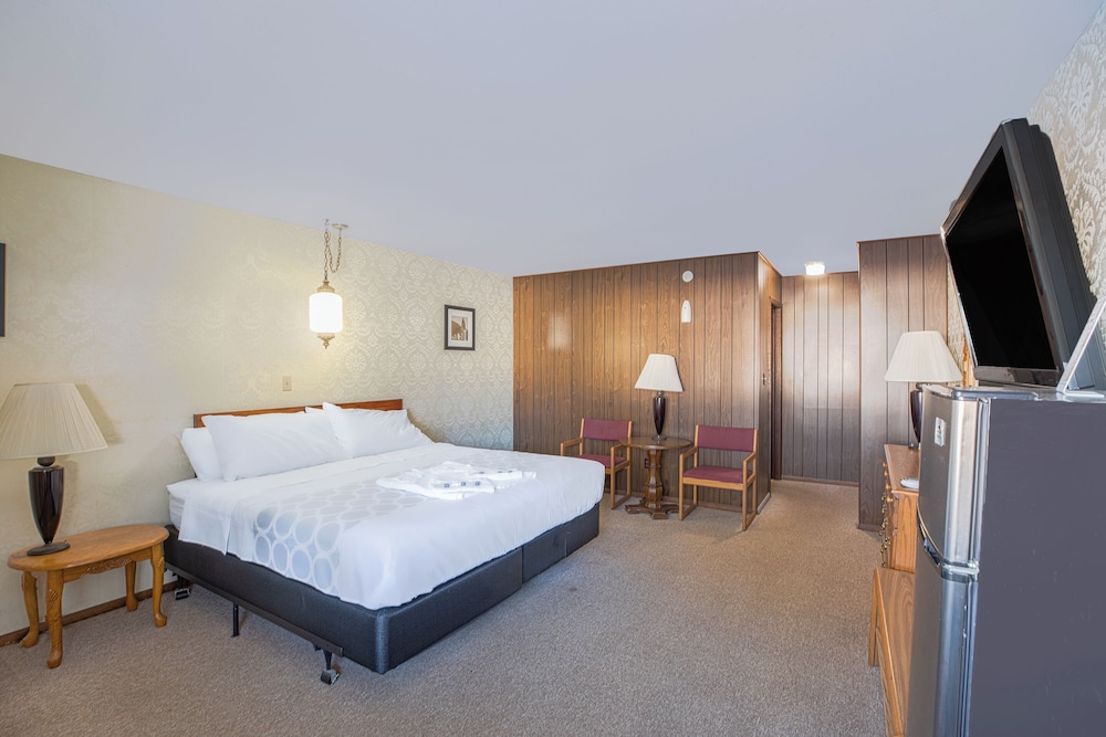 Love Hotels Tomahawk at Lake Mohawksin WI 15/49