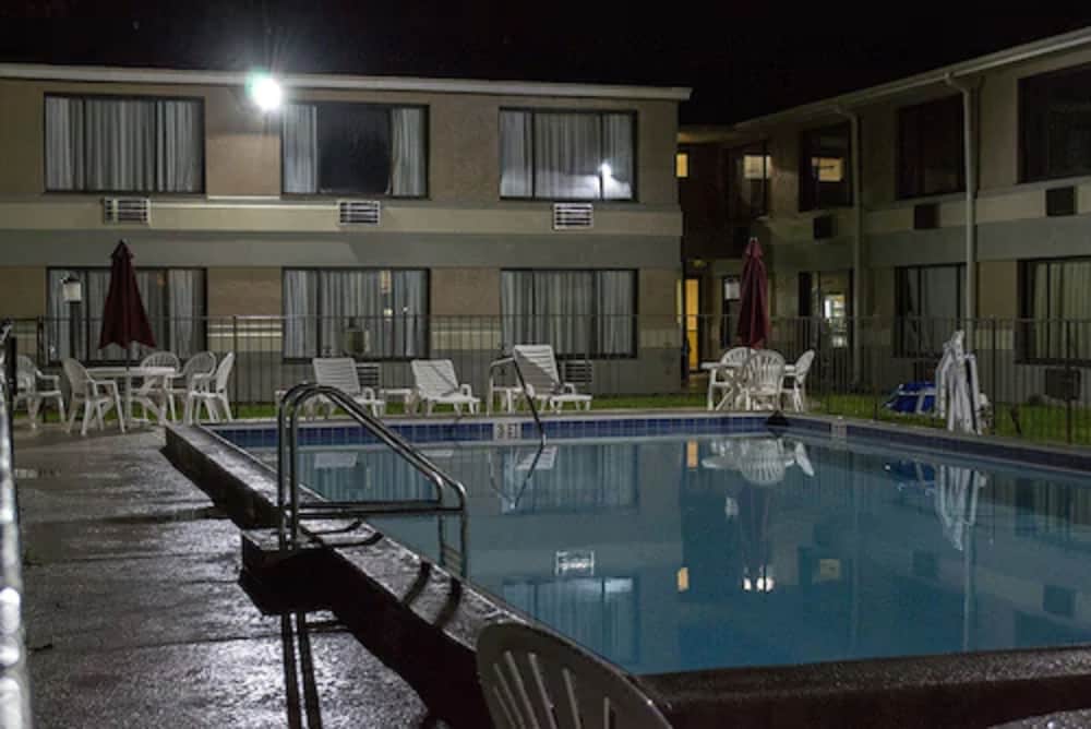 Quality Inn Pensacola, FL 6/36