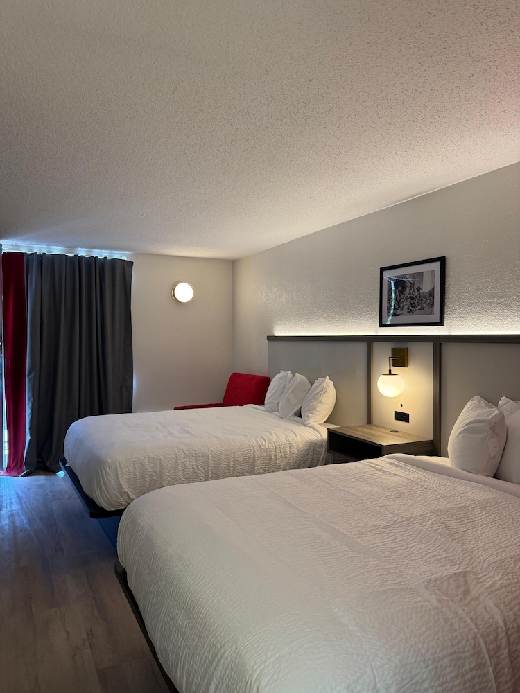 Ramada by Wyndham Lumberton NC North 25/60