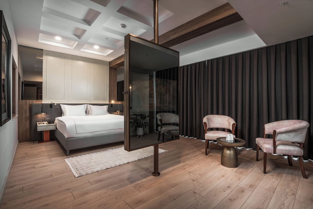 Renex Hotel 9/38
