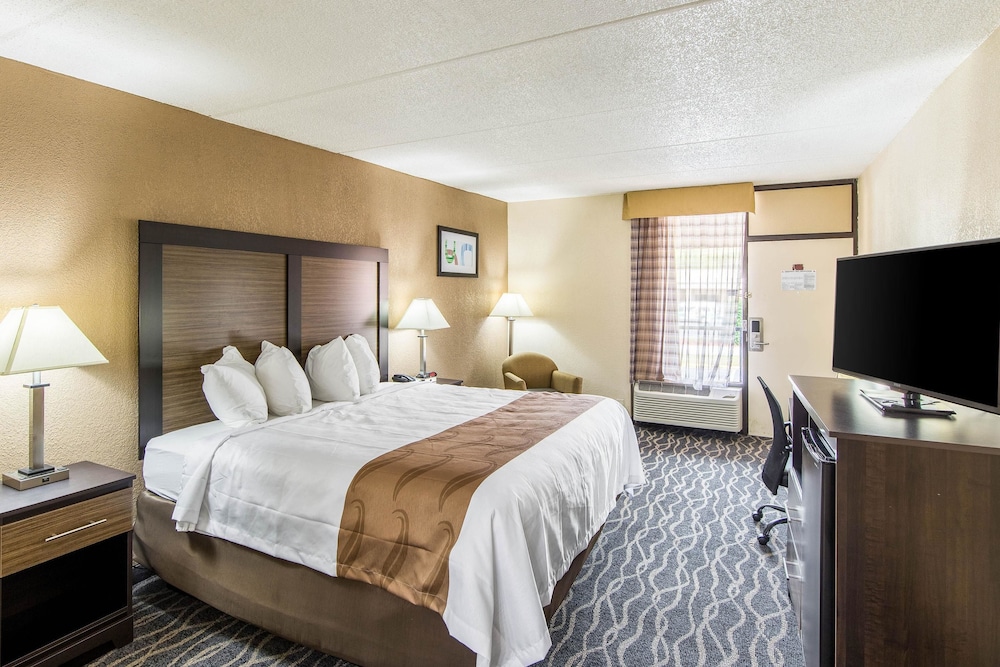 Quality Inn Forest City, NC 30/59
