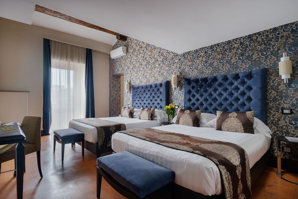 LUXURY, APARTMENT