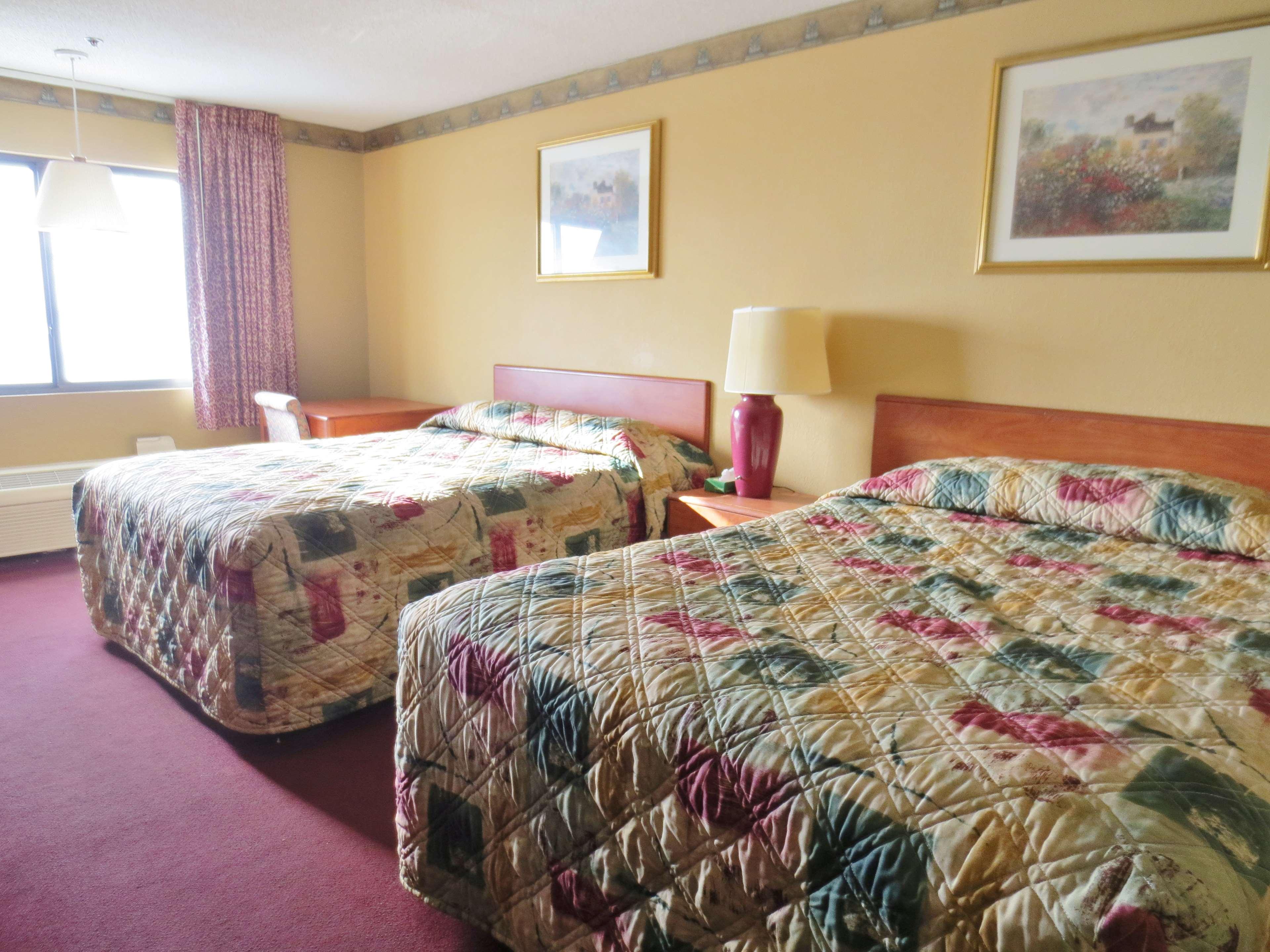 Days Inn & Suites by Wyndham Caseyville 11/20