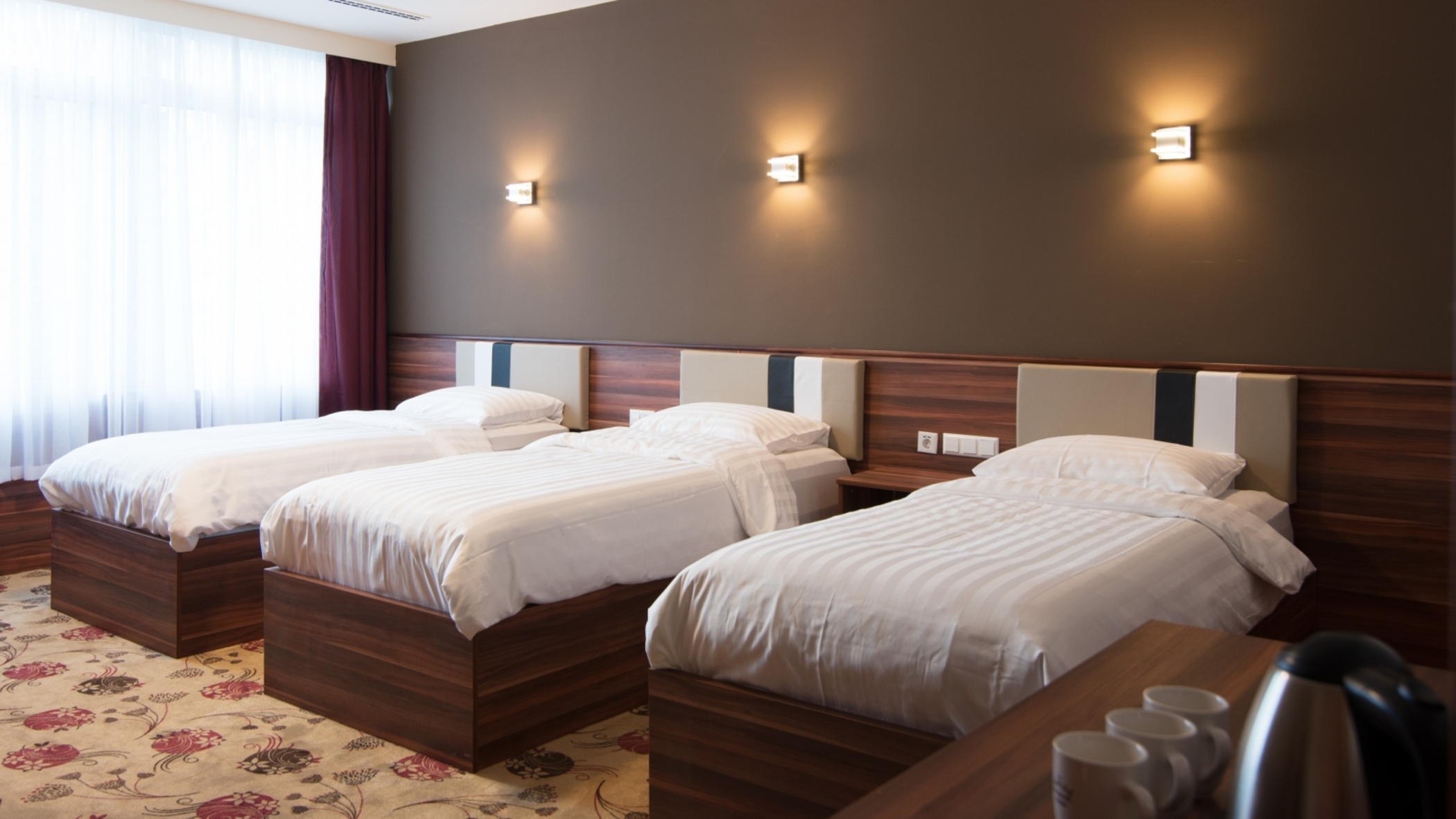 HOTEL KING'S COURT 5/19