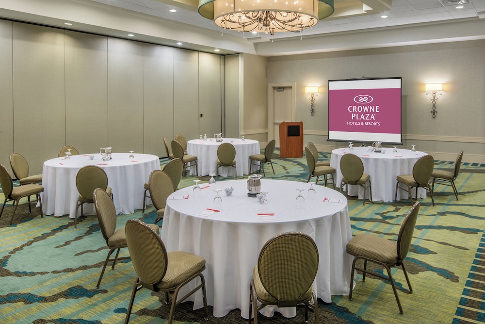 CROWNE PLAZA CHARLESTON AIRPORT CONV CTR 66/76