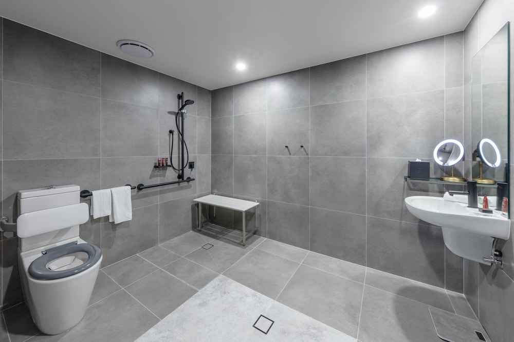 Deco Hotel Canberra 26/28