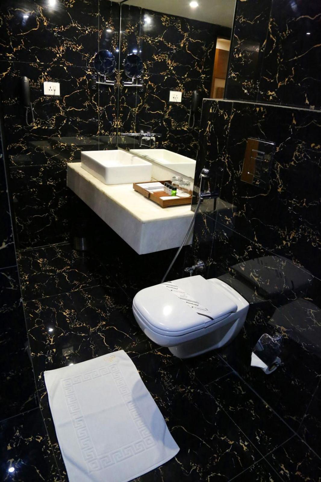 Hotel Trinity Grand 29/29