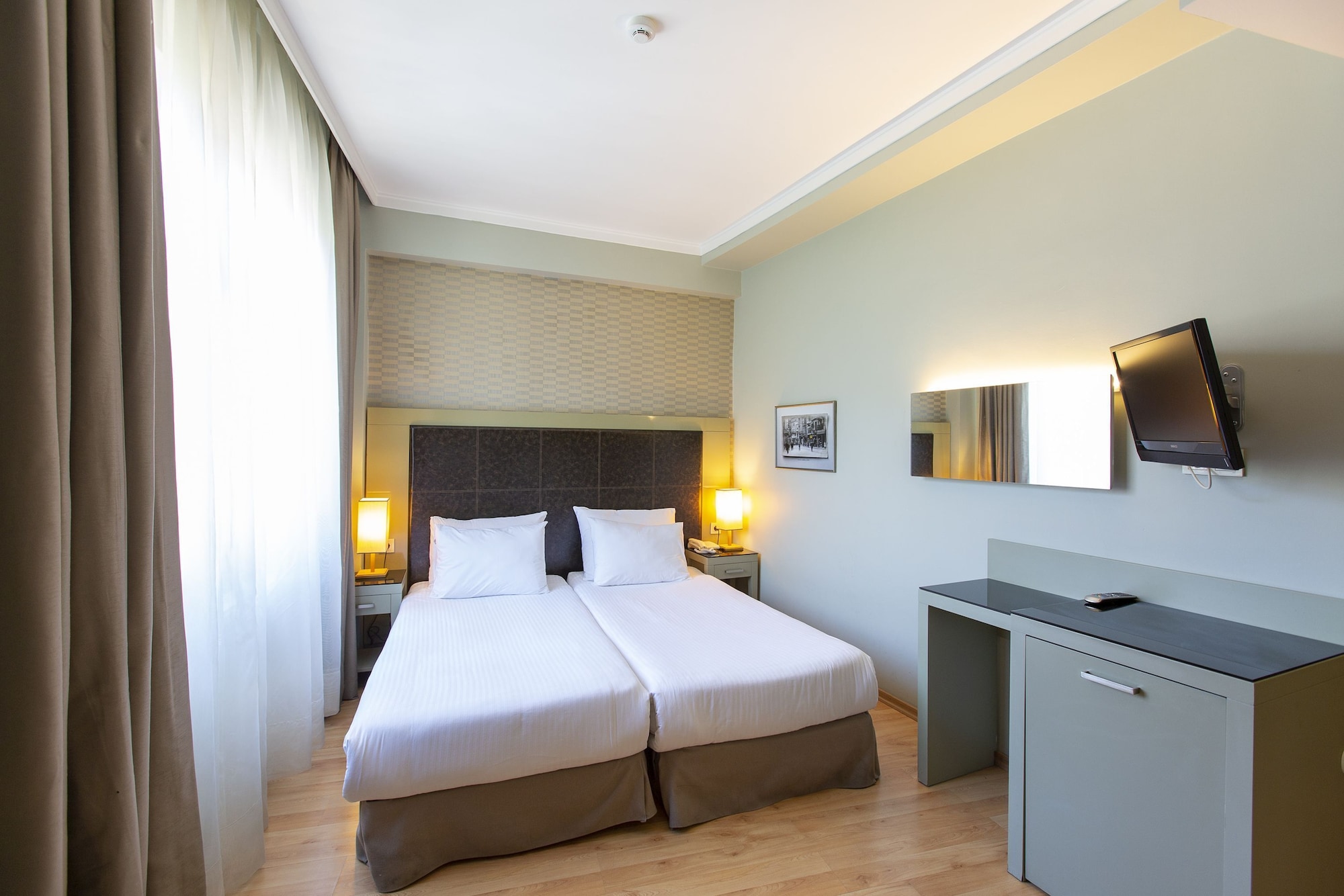 ROOM, SINGLE