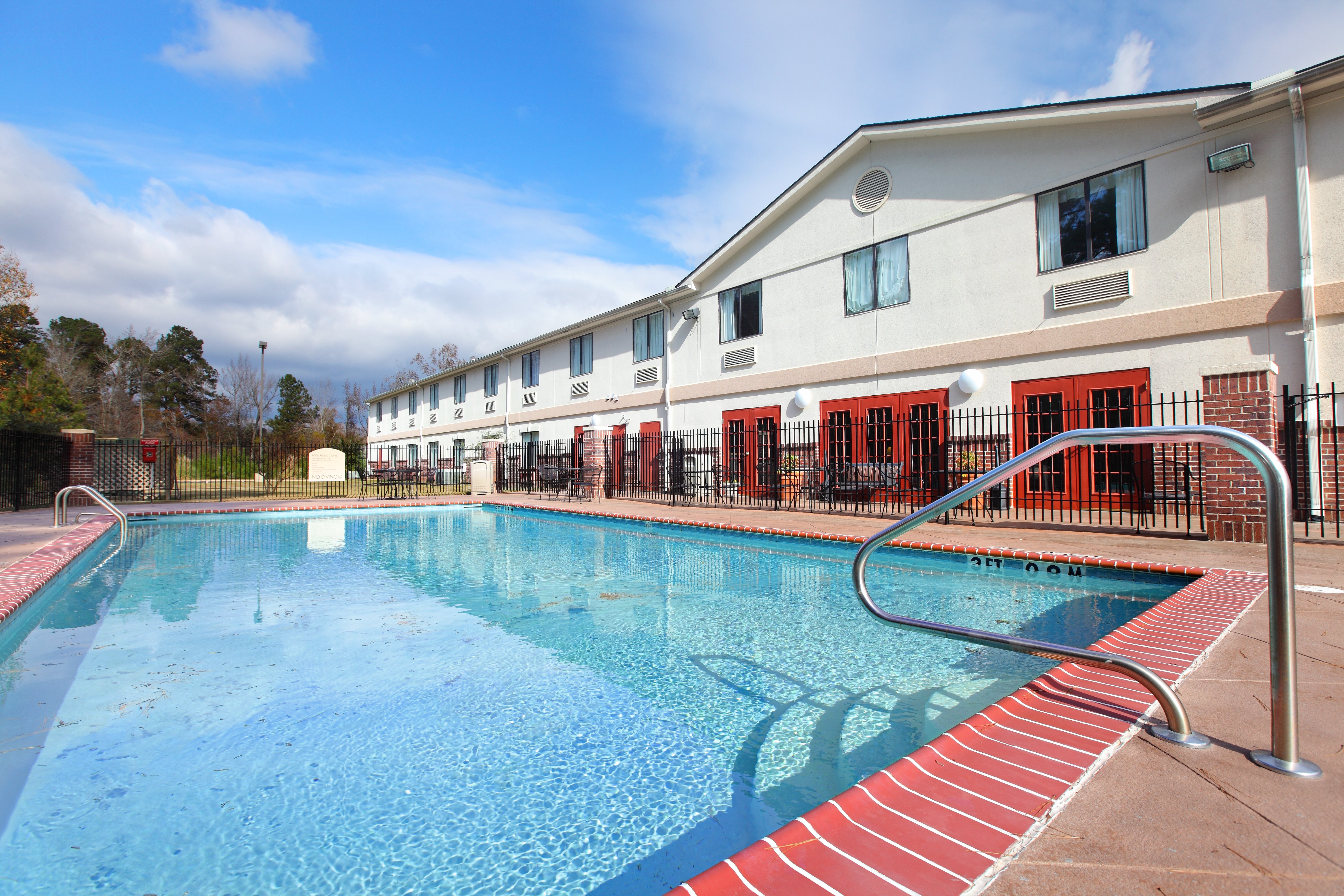 Holiday Inn Express Hotel And Suites Camden Ar 13/20