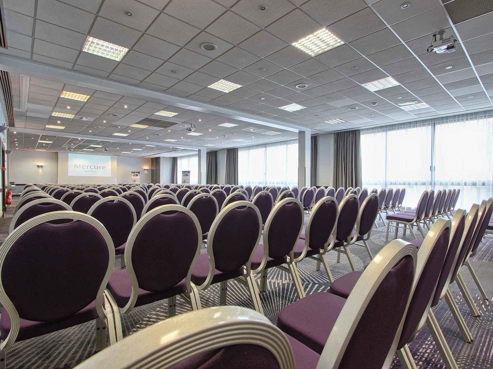 Mercure Paris Velizy 69/74