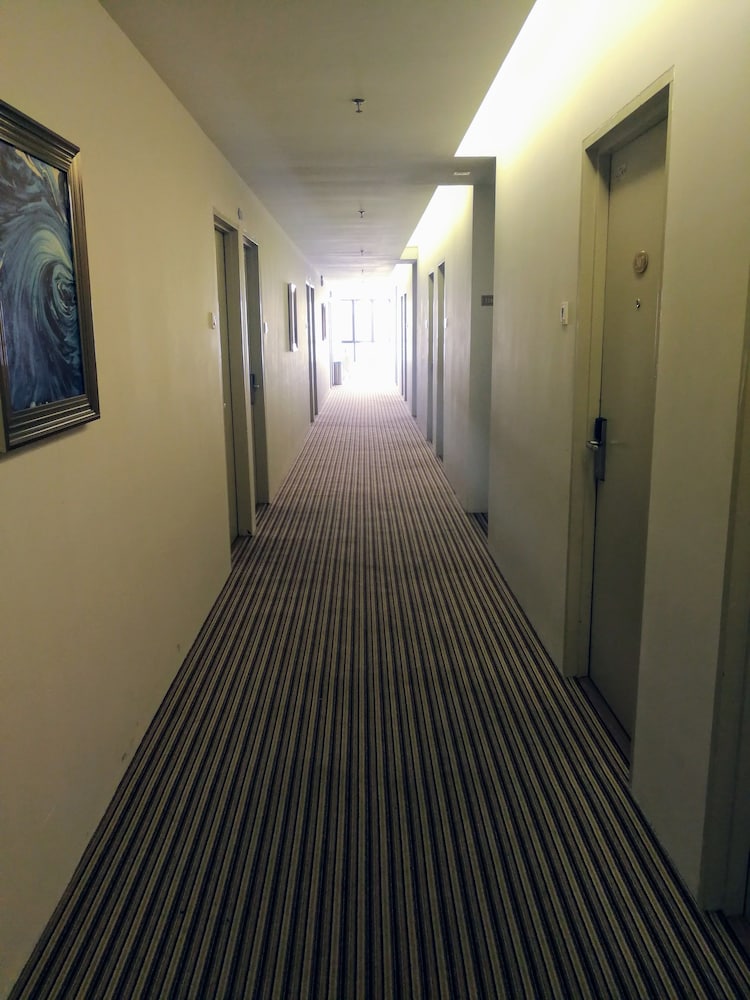 Aurora Hotel 4/53